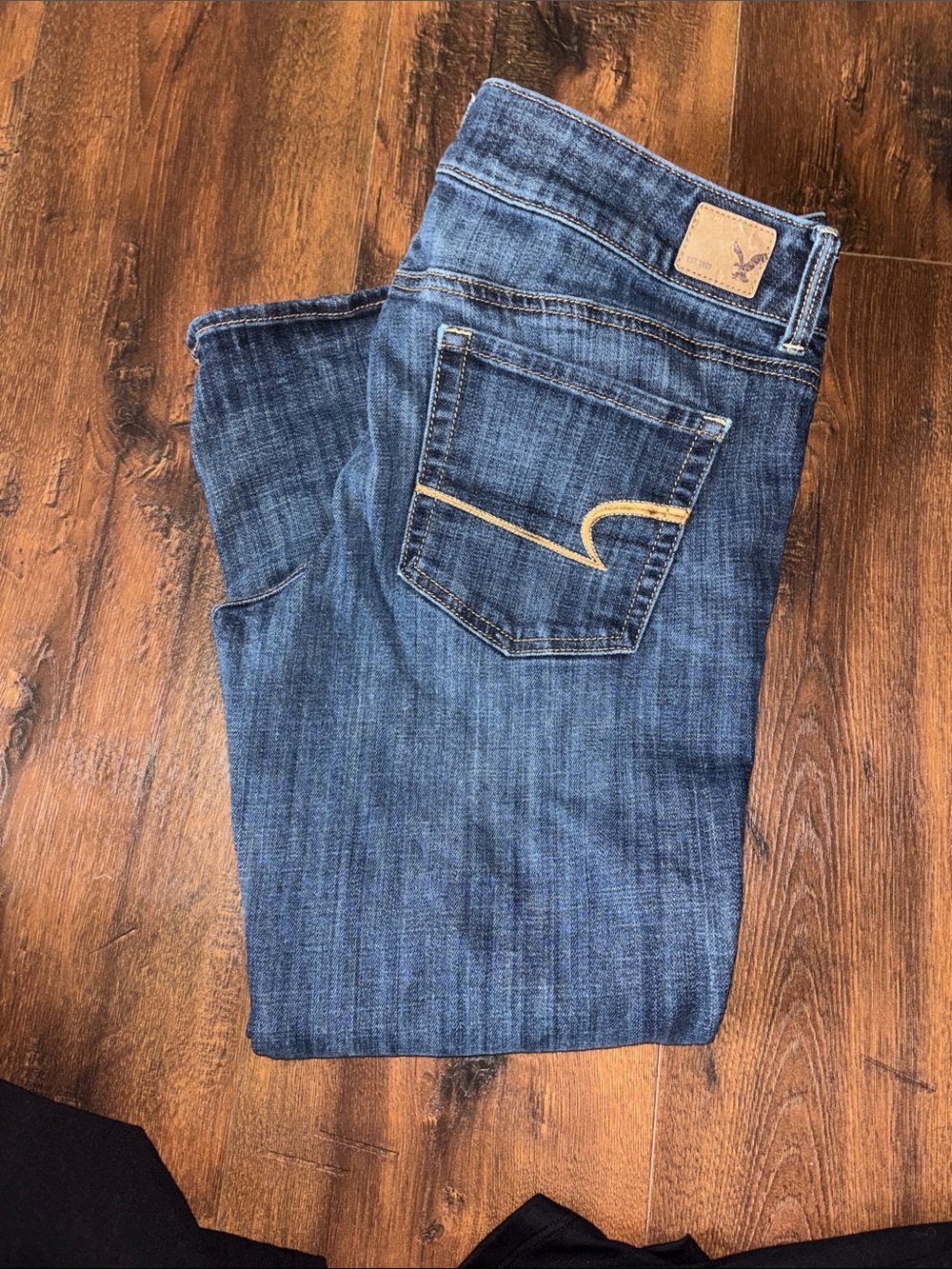 AMERICAN EAGLE ARTIST CROP JEANS❤️